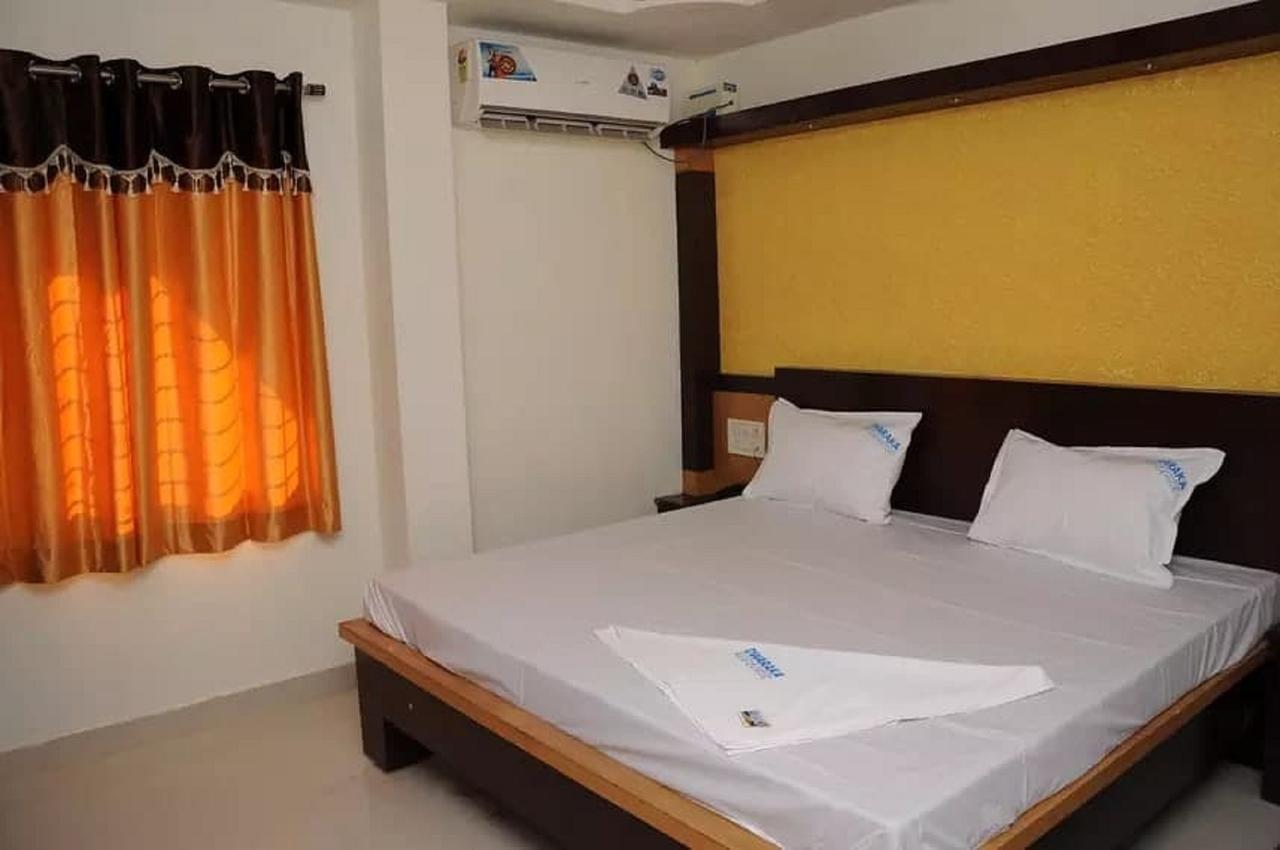 Hotel Dwaraka Residency Kākināda Exterior foto